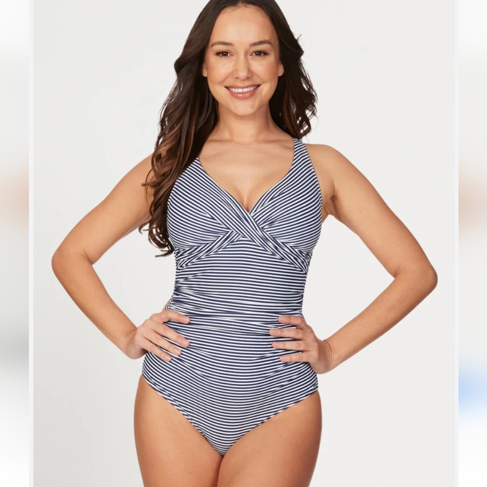 NIPTUCK SWIM SIZE 6 Striped One-Piece Swimsuit. NEW